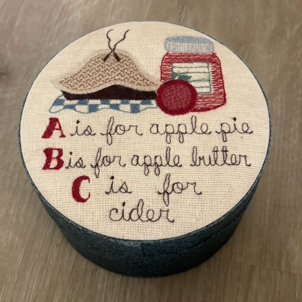 Vintage 1990s Country Primitive Sampler Fabric Box Embroidered Apple Pie Cider 6